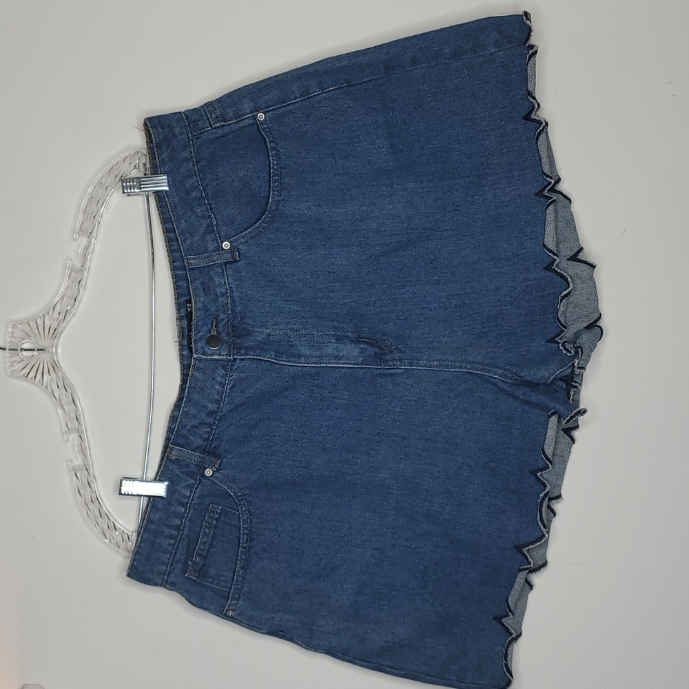 Boo Hoo Boho Womens Scallop Hem Jean Shorts Size 16 - Picture 5 of 13
